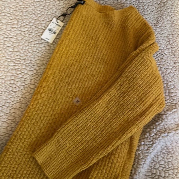 Mustard yellow knit sweater - Picture 2 of 4